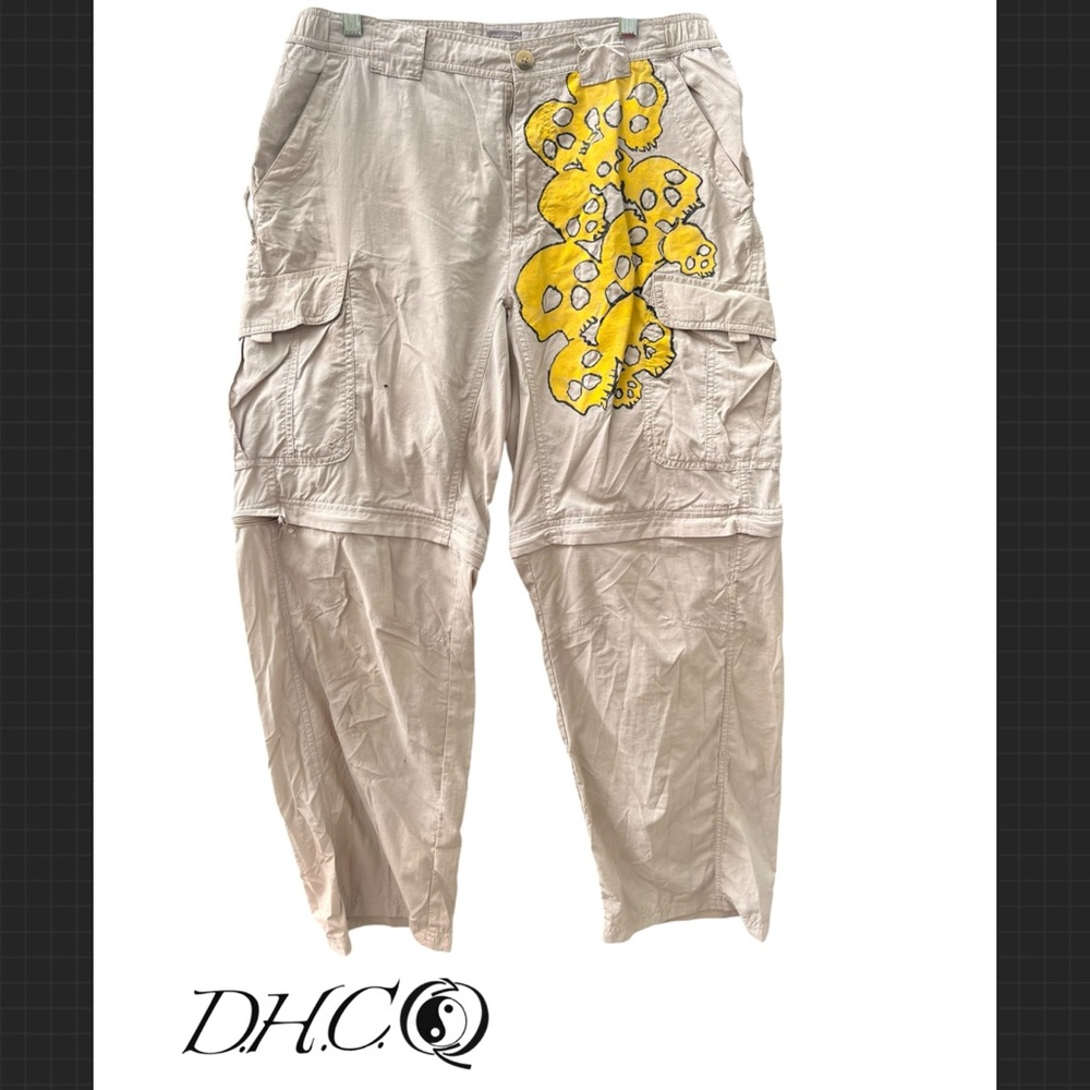 Columbia Men's Light Tan Cargo Pants with Yellow Design